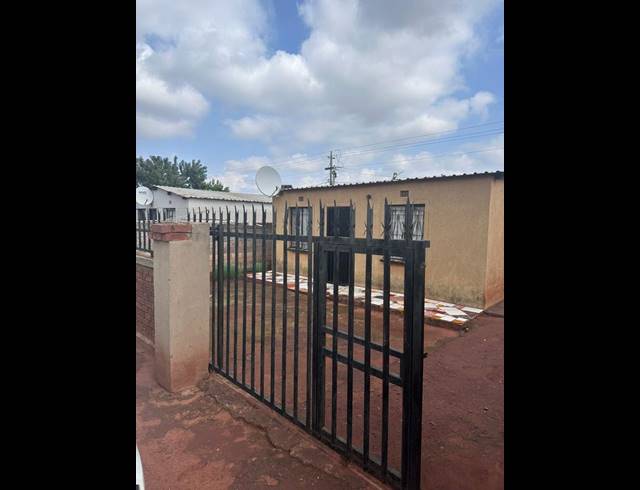 2 BEDROOM HOUSE FOR SALE IN ZONKIZIZWE